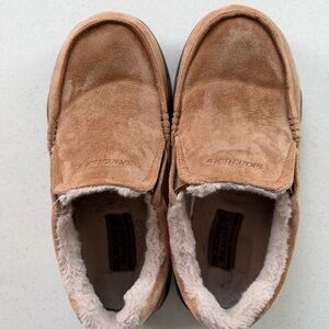 Skechers Relaxed Fit Memory Foam 360 Suede Lined Slip On Slippers Tan